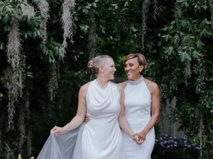 Foto: Pernikahan Kontroversial Presenter dengan Kekasih Wanitanya