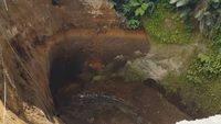 Penampakan Lubang Raksasa di Jalur Wisata Gianyar