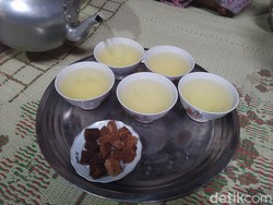 Cara Beda Warga Ngablak Magelang Bikin Teh, Daun Segar Langsung Direbus