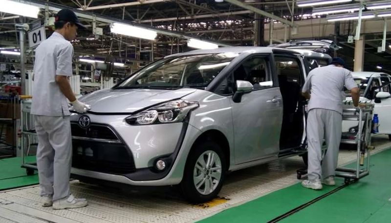 Toyota Sienta.