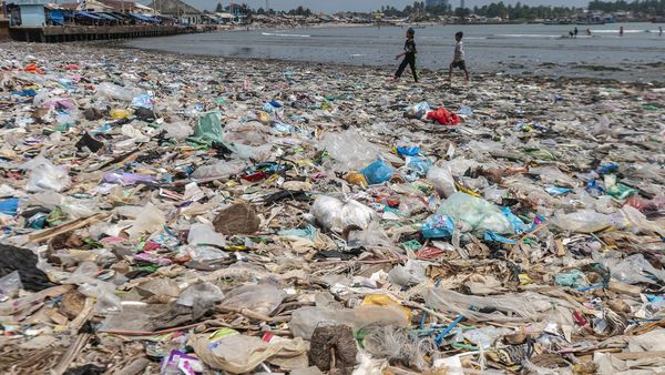 Aduh! Pantai Labuan Kembali Dipenuhi Sampah