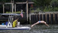 Aksi Pria 53 Tahun Berenang 500 Km Susuri Sungai Hudson New York