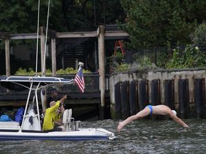 Aksi Pria 53 Tahun Berenang 500 Km Susuri Sungai Hudson New York