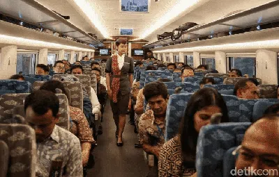 Antusias Warga Jajal Kereta Cepat Jakarta-Bandung