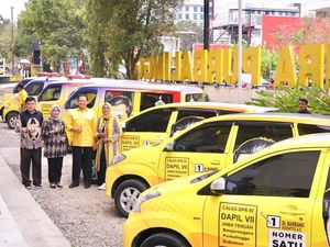 Bamsoet Salurkan Mobil Operasional ke Kader Golkar Purbalingga-Kebumen