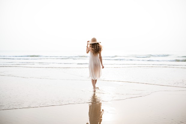 Berjalan di Pantai/freepik.com/rawpixel.com