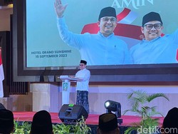 Cak Imin Hadiri Halaqah Ajengan-Habaib hingga Bagikan Santunan di Jabar