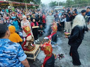 Ribuan Penari Gandrung Banyuwangi Siap Hipnotis Pengunjung Pantai Marina Boom