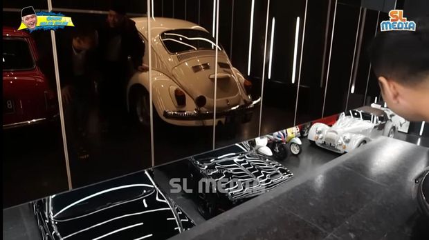 Garasi Rumah Raffi Ahmad