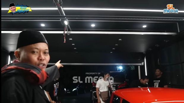 Garasi Rumah Raffi Ahmad