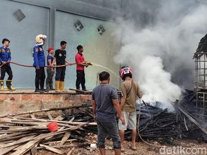 Gudang Minyak Goreng Bekas di Palembang Ludes Dilalap Api