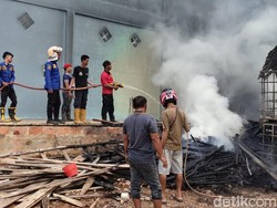 Gudang Minyak Goreng Bekas di Palembang Ludes Dilalap Api