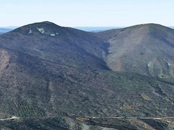 Gunung Ini Punya Puncak dan Kawah Unik, Ternyata Dihantam Meteor