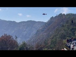 Heli Water Bombing Kembali Mengudara Pagi Ini Padamkan Sisa Kebakaran Bromo