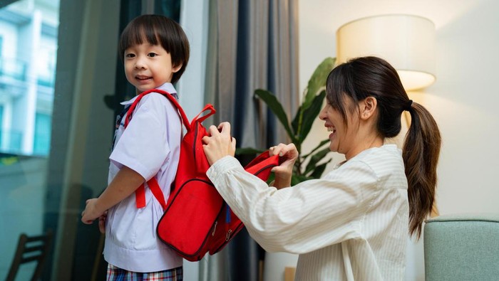 Back to School, Jangan Sampai Ada yang Ketinggalan di Tas Sekolah Anak SD!