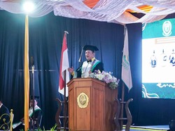 Beri Motivasi ke Wisudawan Unperba, Bamsoet: Terus Berusaha Meraih Impian