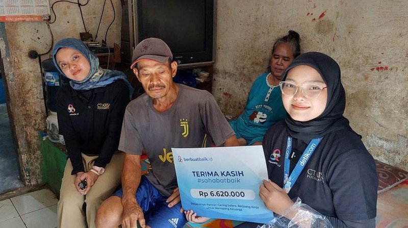 Rasa Syukur Tajudin Pencari Cacing Sutera Terima Donasi dari Sahabat Baik