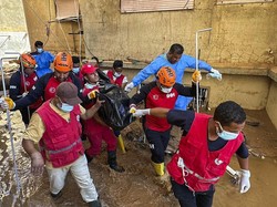 Melihat Proses Pencarian Korban Banjir Bandang di Libya