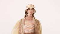 10 Koleksi IKAT Indonesia by Didiet Maulana Tampil di New York Fashion Week