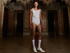 Nyeleneh, Model Peragakan Underwear Bekas di New York Fashion Week