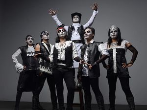 Kuburan Band Pilih Gimmick Daripada Duit Kuburan Band Pilih Gimmick Daripada Duit