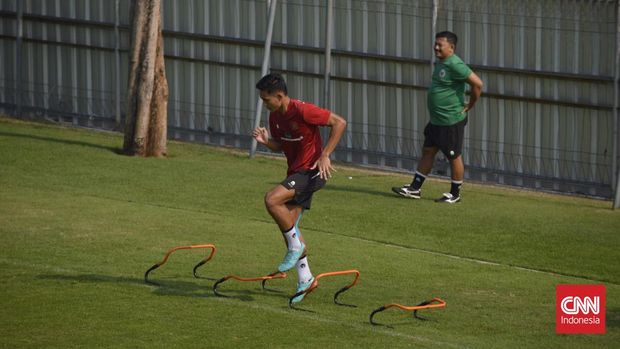 Rizky Ridho pada Latihan Timnas Indonesia U-24 Asian Games 2023 di Lapangan A, Senayan, Jakarta, Jumat (15/9).