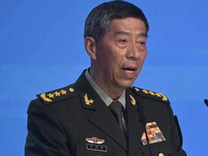 Menhan China Dipecat Usai 2 Bulan Hilang Misterius Menhan China Dipecat Usai 2 Bulan Hilang Misterius