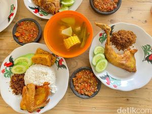Meresap Sedap! Ayam Goreng Mba Ni Diungkep 6 Jam dan Ditaburi Serundeng Lengkuas Meresap Sedap! Ayam Goreng Mba Ni Diungkep 6 Jam dan Ditaburi Serundeng Lengkuas