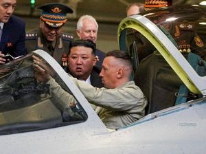 Momen Kim Jong Un Kunjungi Pabrik Jet Tempur Rusia