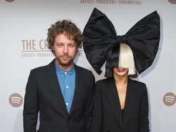 Sia Ngaku Nggak Bisa Bangun dari Kasur 3 Tahun Usai Cerai