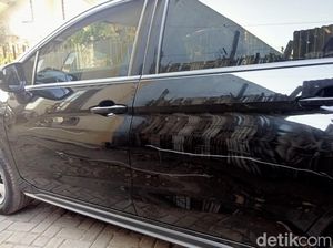 Mobil Dinas Ketua Bawaslu Kota Pasuruan Diberet saat Parkir di Bahu Jalan Mobil Dinas Ketua Bawaslu Kota Pasuruan Diberet saat Parkir di Bahu Jalan