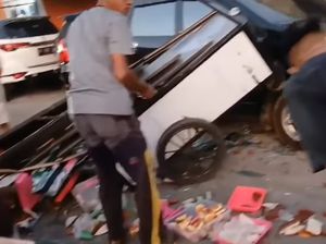 Mobil Pelat B Tabrak Lari Penjual Kue di Makassar, Polisi Turun Tangan Mobil Pelat B Tabrak Lari Penjual Kue di Makassar, Polisi Turun Tangan