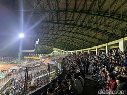 Antusias Ribuan Penonton Saksikan Final Sepakbola Porprov Jatim di Sidoarjo
