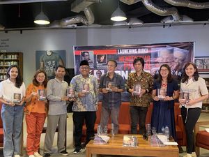 Melihat Buku Membongkar Pikiran Ganjar Karya Hamid Basyaib