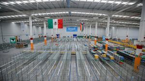 Potret Gudang Pengiriman Terbesar Amazon di Amerika Latin