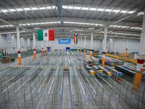 Potret Gudang Pengiriman Terbesar Amazon di Amerika Latin Potret Gudang Pengiriman Terbesar Amazon di Amerika Latin