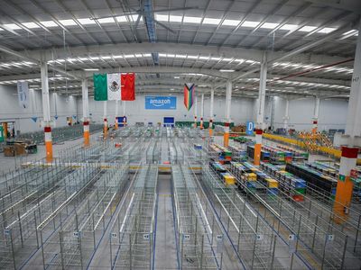 Potret Gudang Pengiriman Terbesar Amazon di Amerika Latin