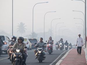 Potret Kabut Asap yang Kian Parah Menyelimuti Kota Palembang