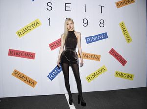 7 Potret Rose BLACKPINK Menawan di Karpet Biru, Gaunnya Bertabur Kristal 7 Potret Rose BLACKPINK Menawan di Karpet Biru, Gaunnya Bertabur Kristal