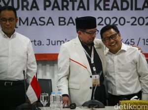 Momen Cak Imin Dirangkul Salim Segaf saat Rapat Majelis Syura