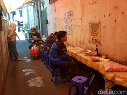 Menyantap Sate Cicalengka, Kuliner Legendaris di Gang Bandung