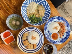 Taman Kelingan: Jajan Mie Yamien dan Gohyong dengan Suasana Asri Menteng