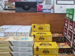 Toko Oleh-oleh di Pasar Kembang, Sepi di Bulan Suro, Panen Saat Liburan