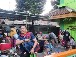 8 Orang Terluka Akibat Kebakaran Pabrik Sandal di Jakut, 4 Alami Sesak Napas