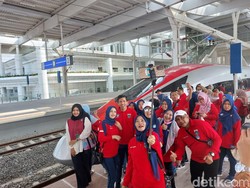 Warga Terdampak Proyek Jajal Perdana Kereta Cepat: Full Senyum!