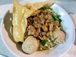 5 Jajanan Murah di Stasiun Gondangdia, Mie Ayam hingga Martabak Bandung Mini