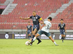 Arema FC Vs Persita: Fernando Valente Singgung Kurangnya Nyali Pemain