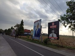 Baliho Kedaluwarsa Bertebaran di Jembrana, Ini Kata Satpol PP