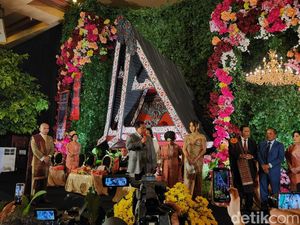 Prabowo-Anies Hadiri Pernikahan Putra Hotman Paris, Mangulosi Pengantin Prabowo-Anies Hadiri Pernikahan Putra Hotman Paris, Mangulosi Pengantin