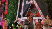 7 Penampilan Prabowo Hadiri Pernikahan Anak Hotman Paris